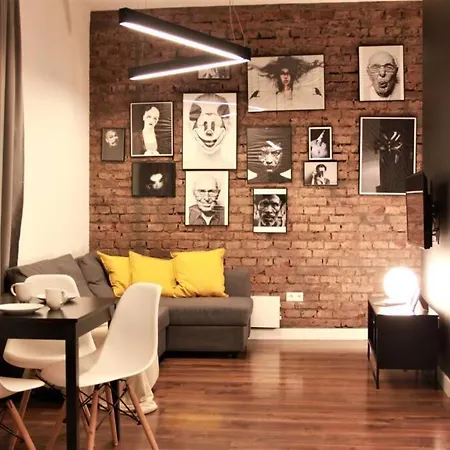 Unique Brick 5 - Old Town & Market Square